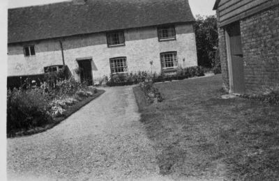 Rayner's Hatton Cross Farm 1935 (& Tack Room of Old Stable)
